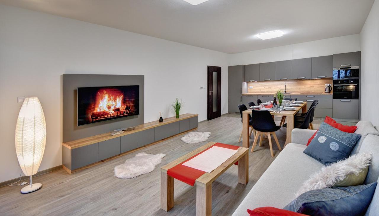 Apartmany Sunny Lipno リプノ・ナト・ヴルタヴォウ エクステリア 写真